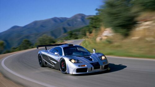 McLaren F1 GTR : fiche technique et comparaison avec la F1 routière