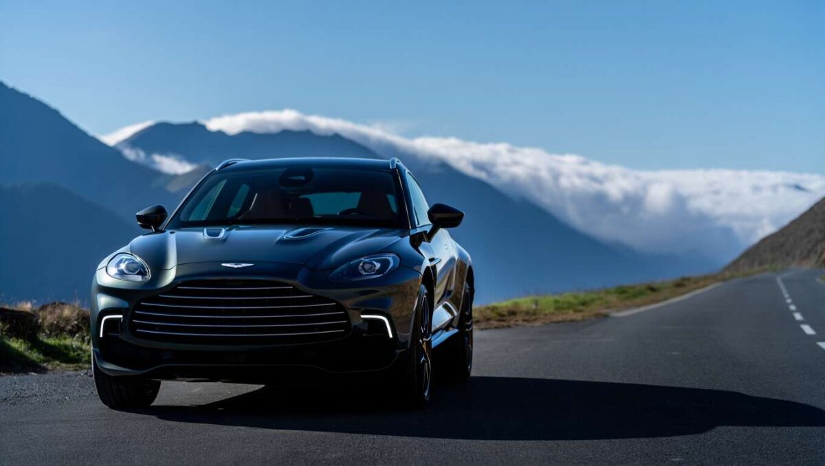 Aston Martin DBX V8 : caractéristiques techniques et capacités dynamiques