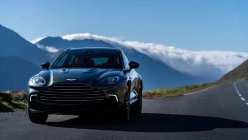 Aston Martin DBX V8 : caractéristiques techniques et capacités dynamiques