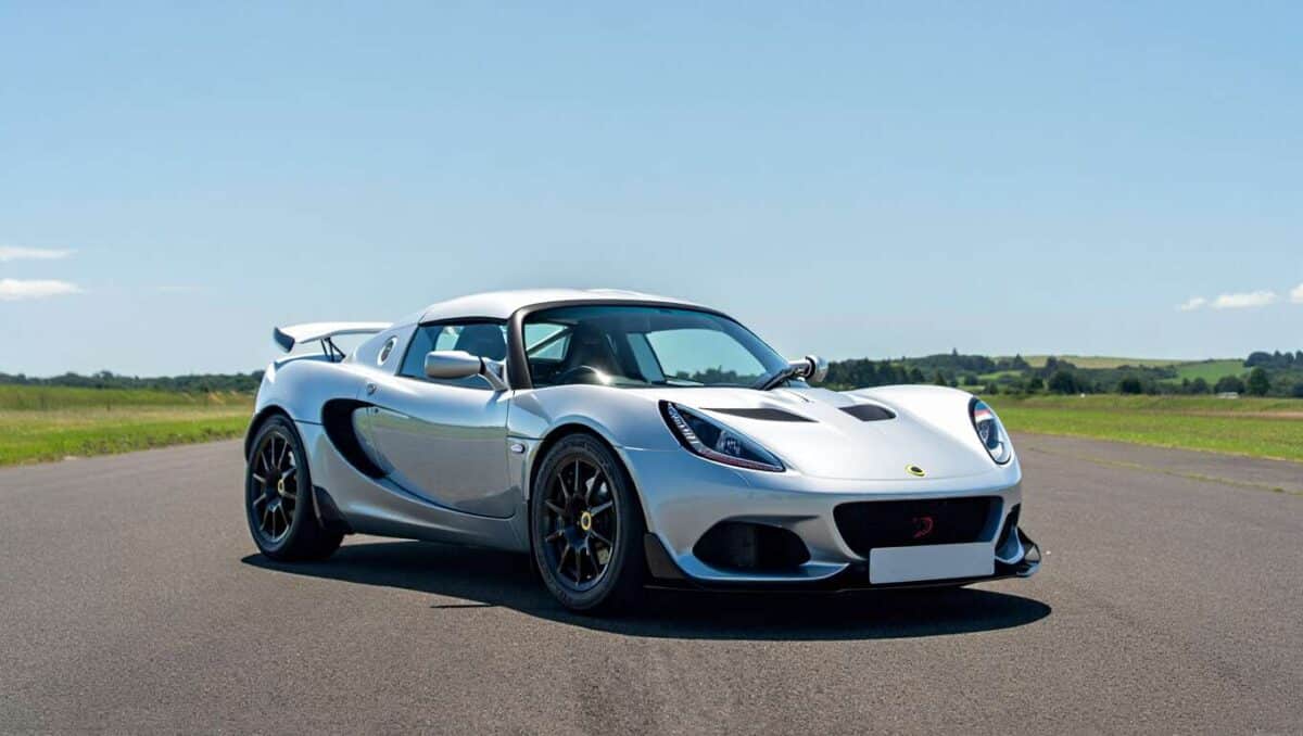 Lotus Elise Cup 250 : caractéristiques techniques et poids réduit